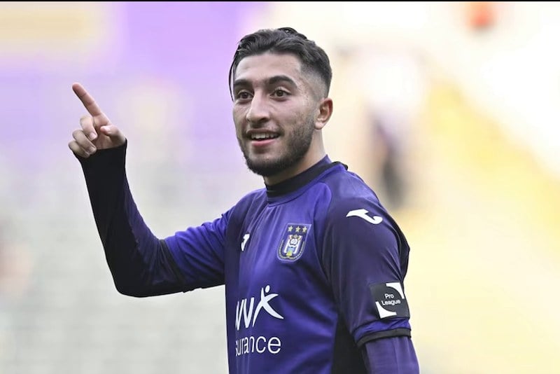 والد آي جوج: “اختار أنور المغرب”