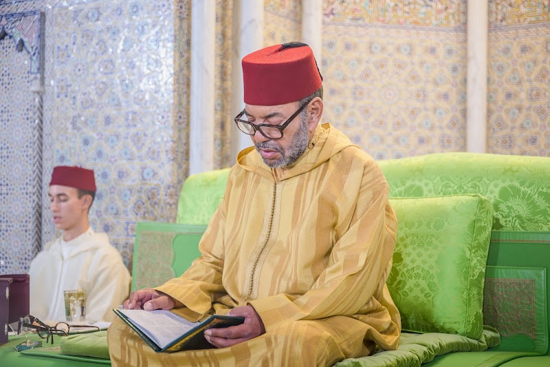 يرأس قائد المؤمنين مسجد حسن في الرباط